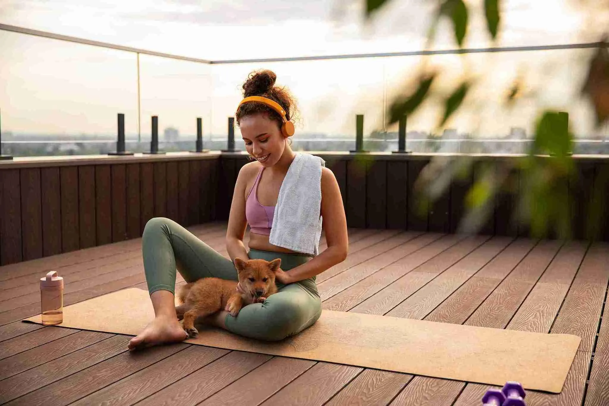 full-shot-woman-doing-sport-accompanied-by-dog_11zon (1)